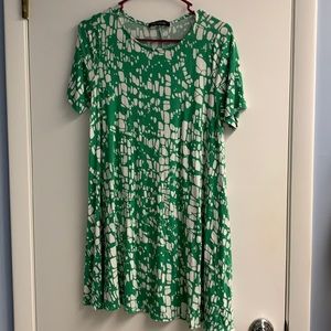 Short green & white dress. Great with leggings or without. Hourglass Lilly Brand